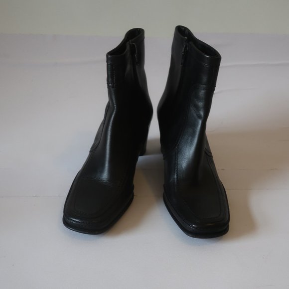 Womens Via Spiga Black Leather Ankle Zip Bootie L-Boot/7.5 R-Boot/7 * - Picture 1 of 9